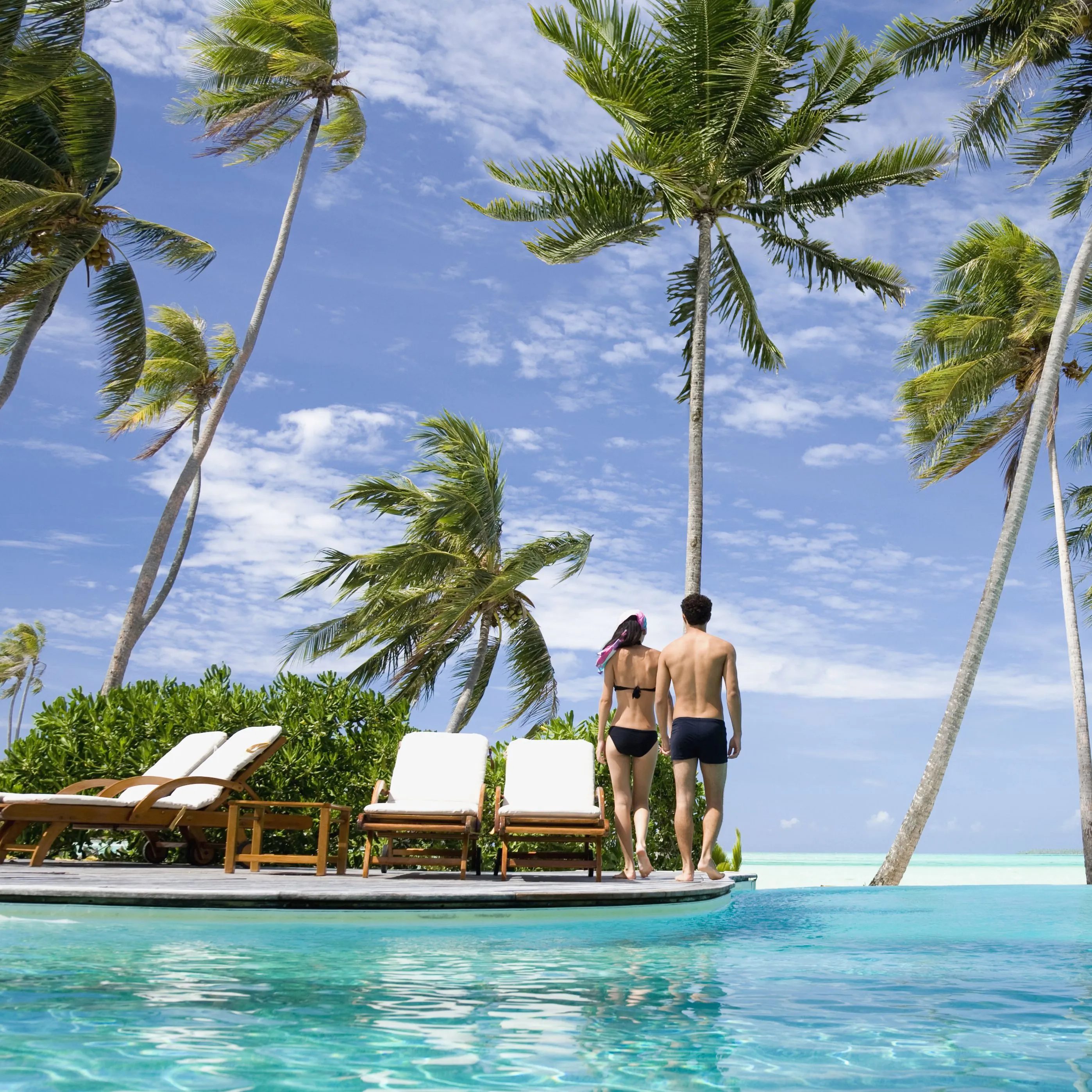 8128 honeymoon couple beach