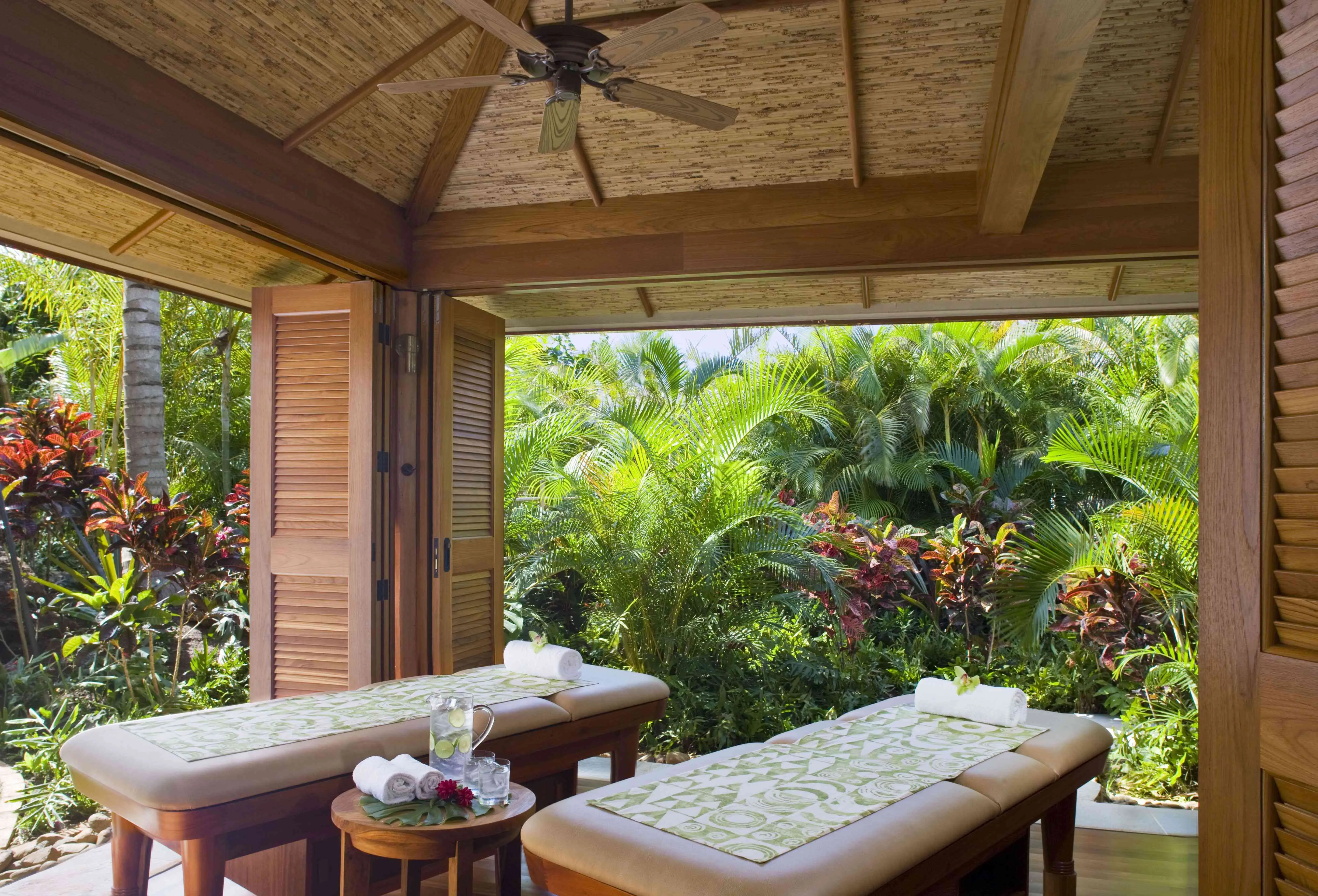 8130 hawaii honeymoon resort pool view