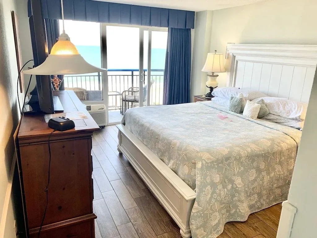 8145 hamilton honeymoon suite exterior