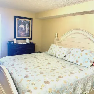 /img/8145-hamilton-suite-bed.webp
