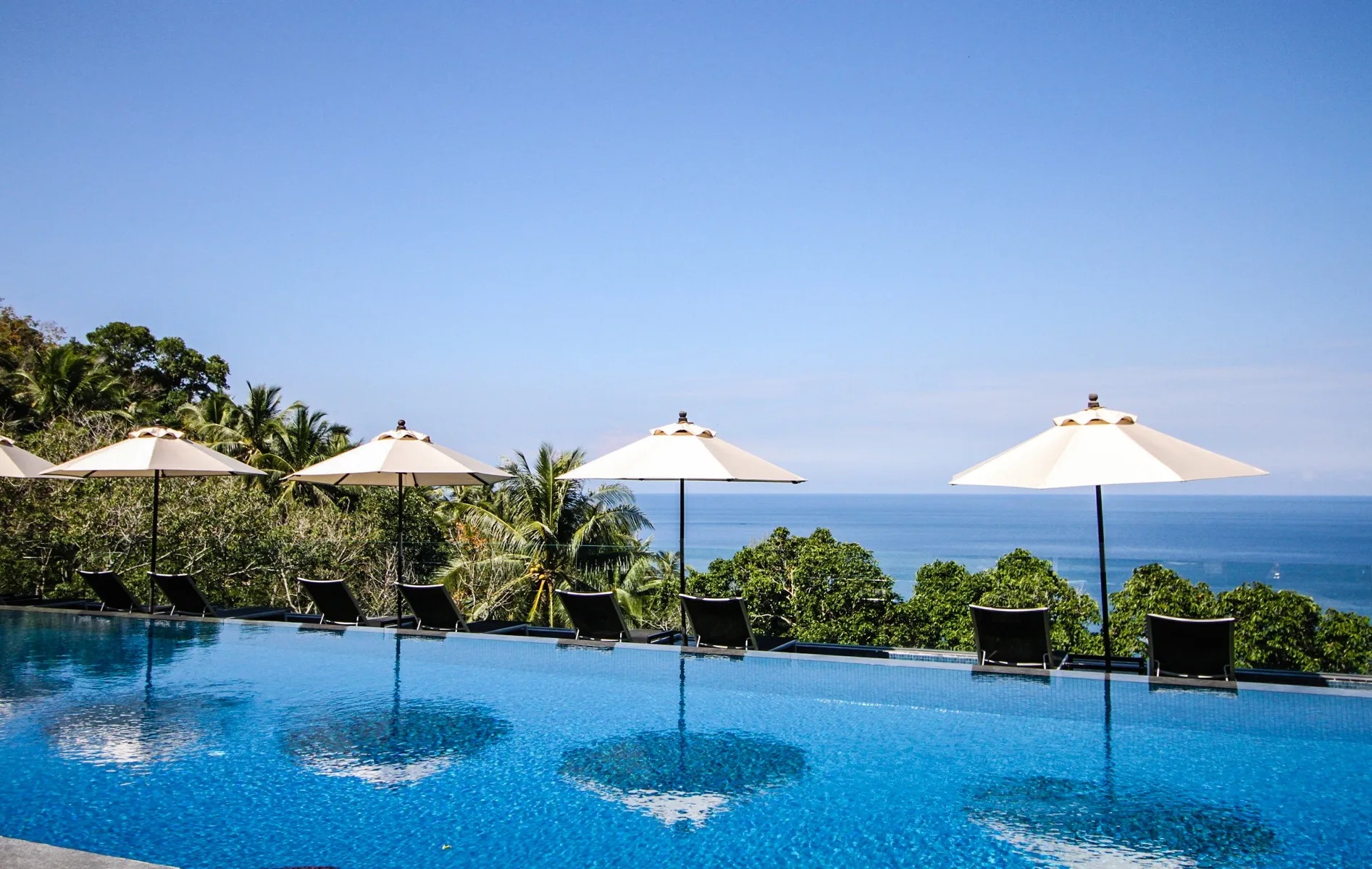 /img/8172-phuket-honeymoon-couple.webp