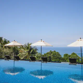 /img/8172-phuket-honeymoon-couple.webp