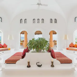 /img/8216-couple-romantic-dinner.webp