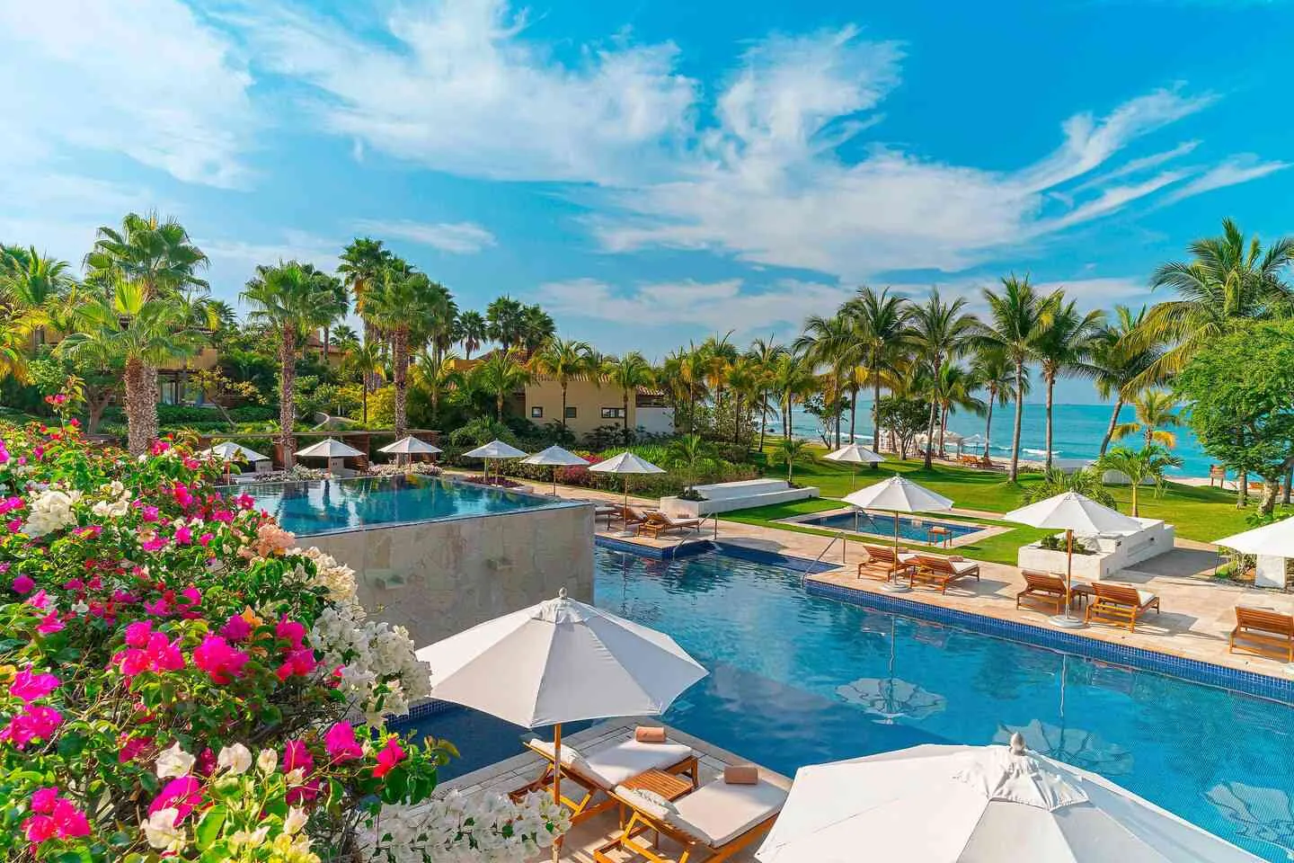 /img/8233-mexico-honeymoon-suite.webp
