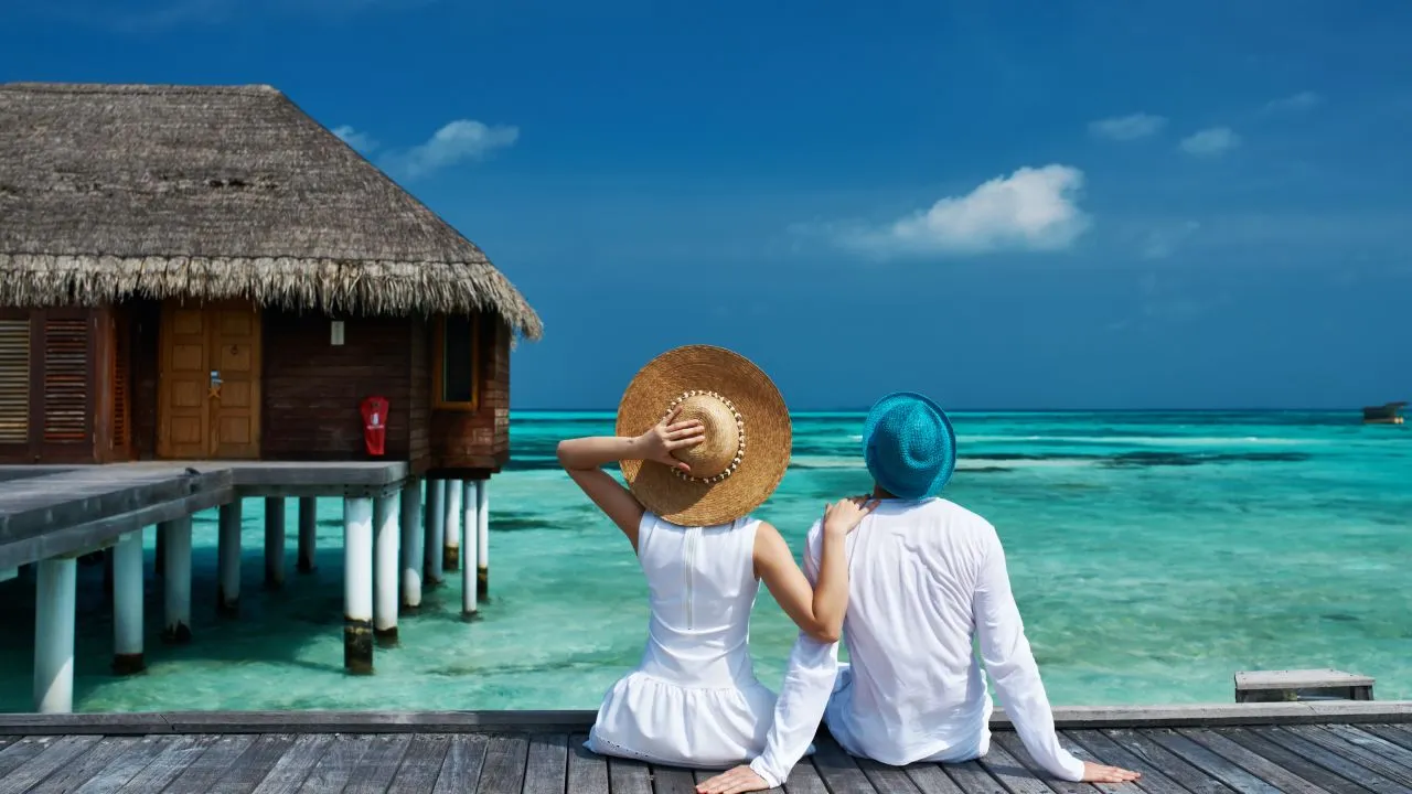 8237 adventure couple