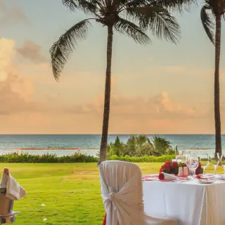 /img/8250-luxury-resort.webp