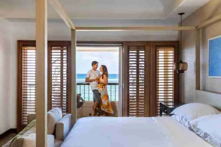 8257 kauai honeymoon couple