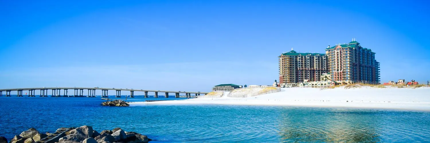 8259 couple walking beach