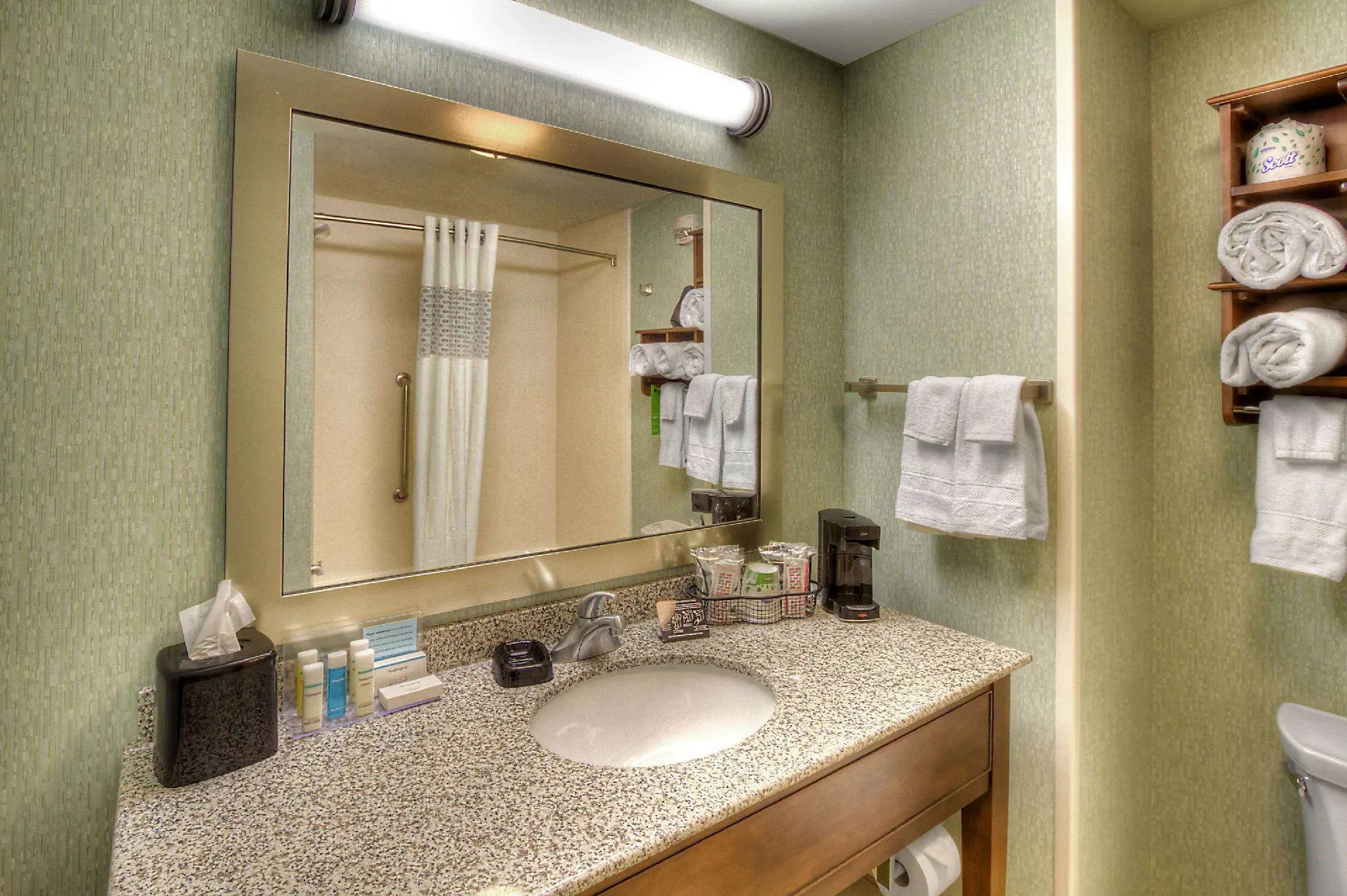 8259 honeymoon suite interior