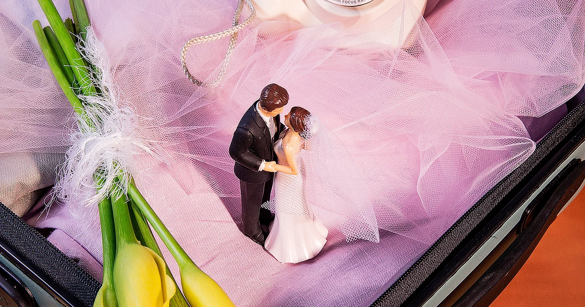 /img/8263-couple-on-honeymoon.webp