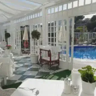 /img/8286-relaxing-honeymoon.webp