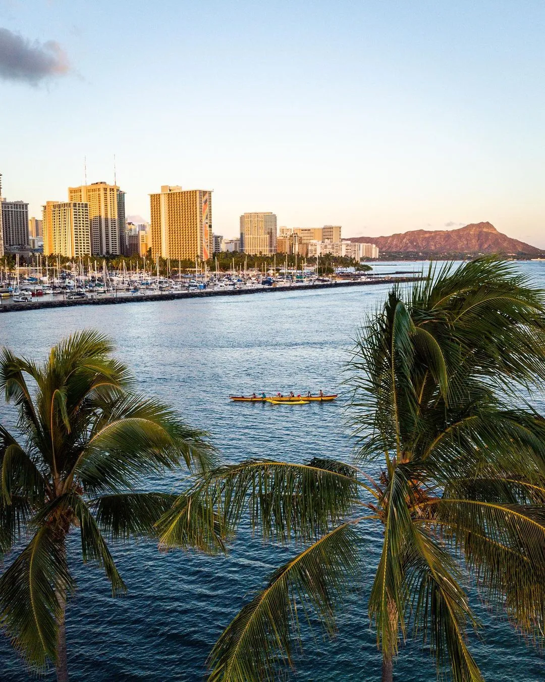 /img/8290-hawaii-honeymoon-couple.webp