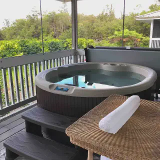/img/8299-hawaii-honeymoon-hotel-activities.webp