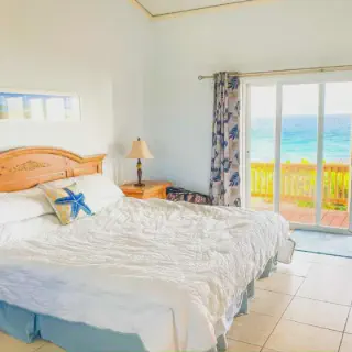 /img/8305-bahamas-villa-dining.webp