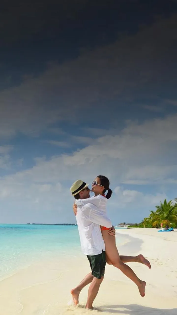 /img/8307-beach-honeymoon-photo-album.webp