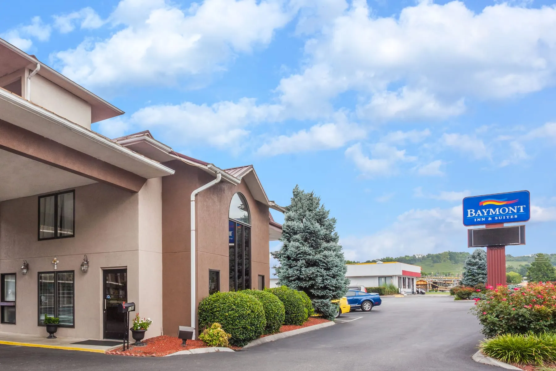 8320 hotel pool pigeon forge