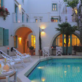 /img/8337-milos-honeymoon.webp