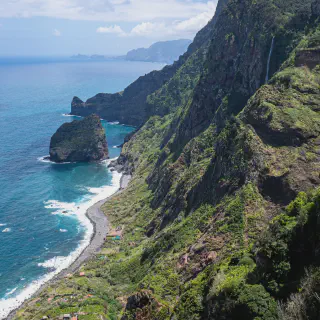 /img/8339-couple-travel.webp