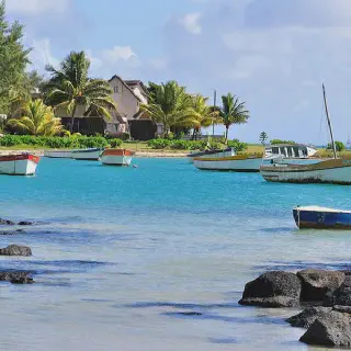 /img/8347-mauritius-couple-sunset.webp