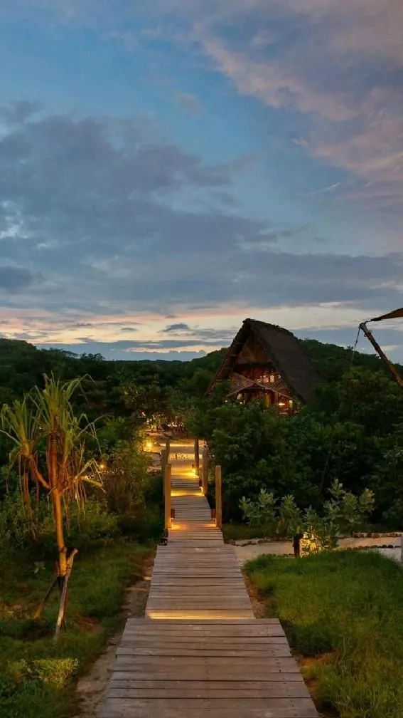 /img/8348-honeymoon-bliss-image7.webp