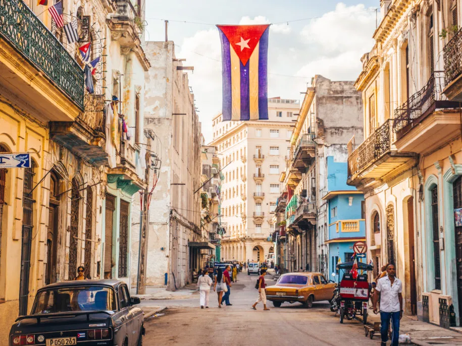 8356 havana honeymoon couple