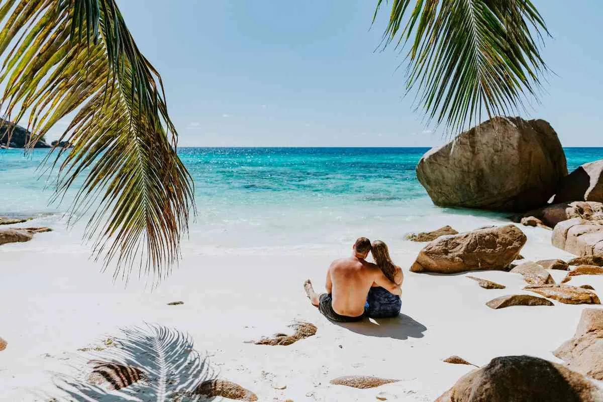 8366 couple on beach