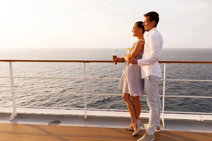 /img/8394-honeymoon-cruise-dinner.webp