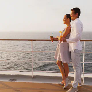 /img/8394-honeymoon-cruise-dinner.webp