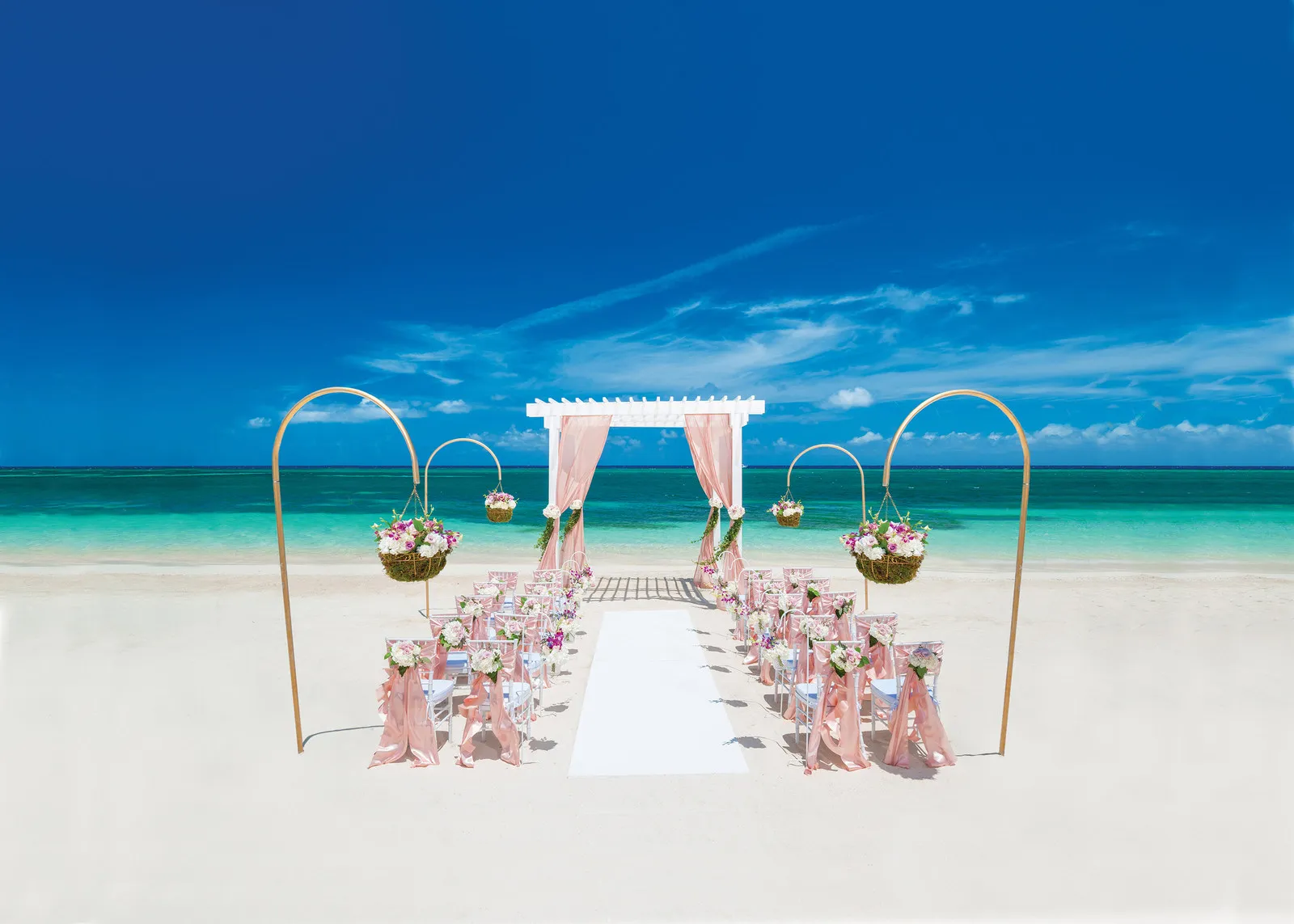 /img/8416-honeymoon-couple.webp