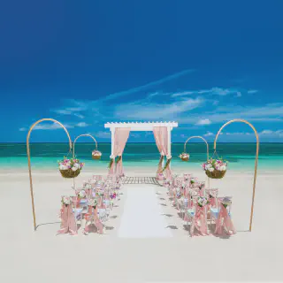 /img/8416-honeymoon-couple.webp
