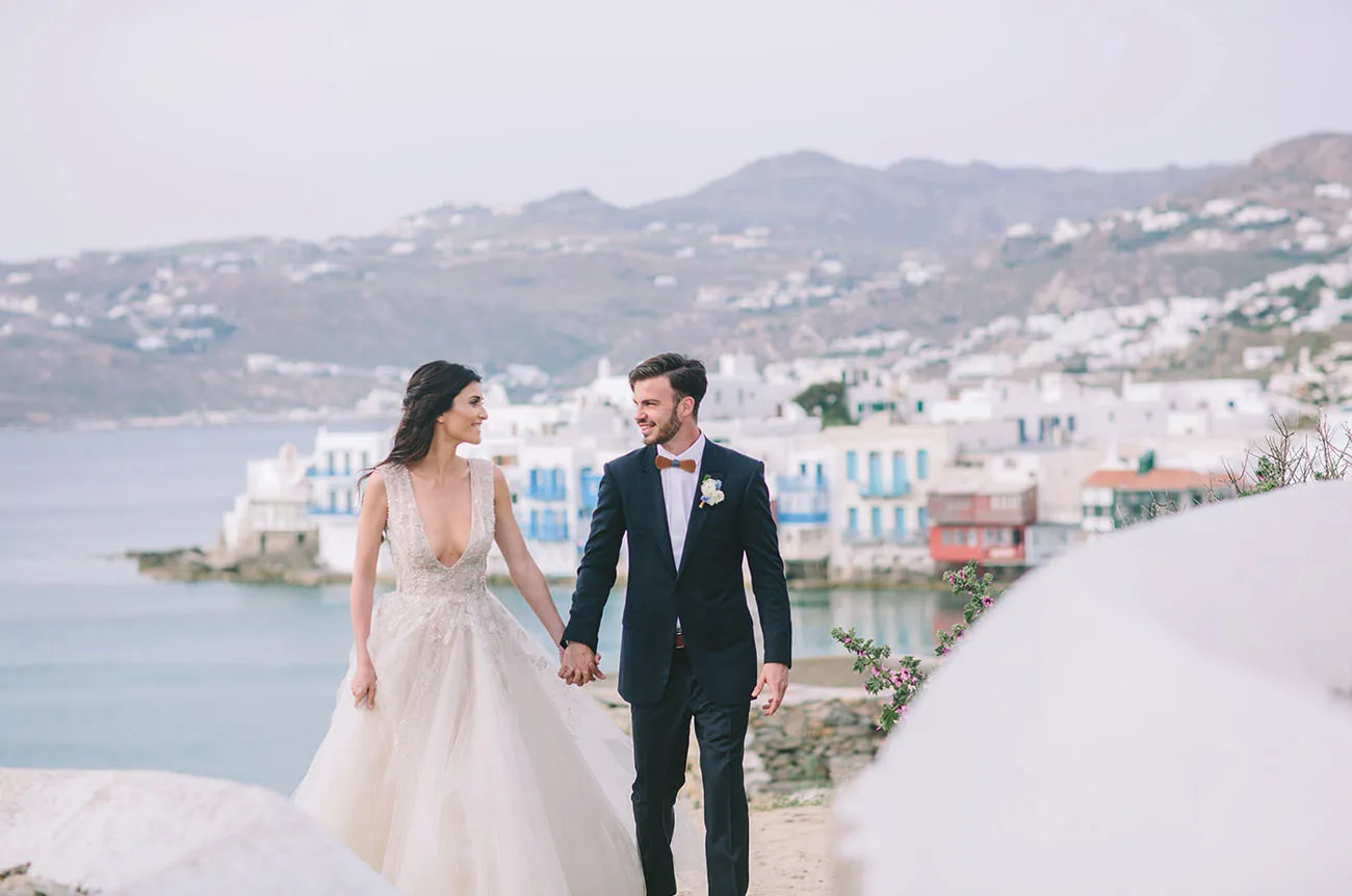 8439 greece honeymoon cruise couple posing