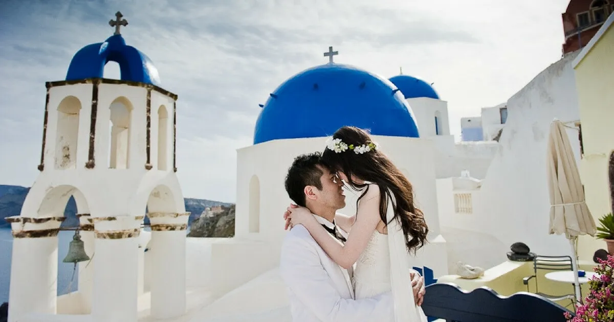 /img/8439-greece-honeymoon-cruise-packing-essentials.webp