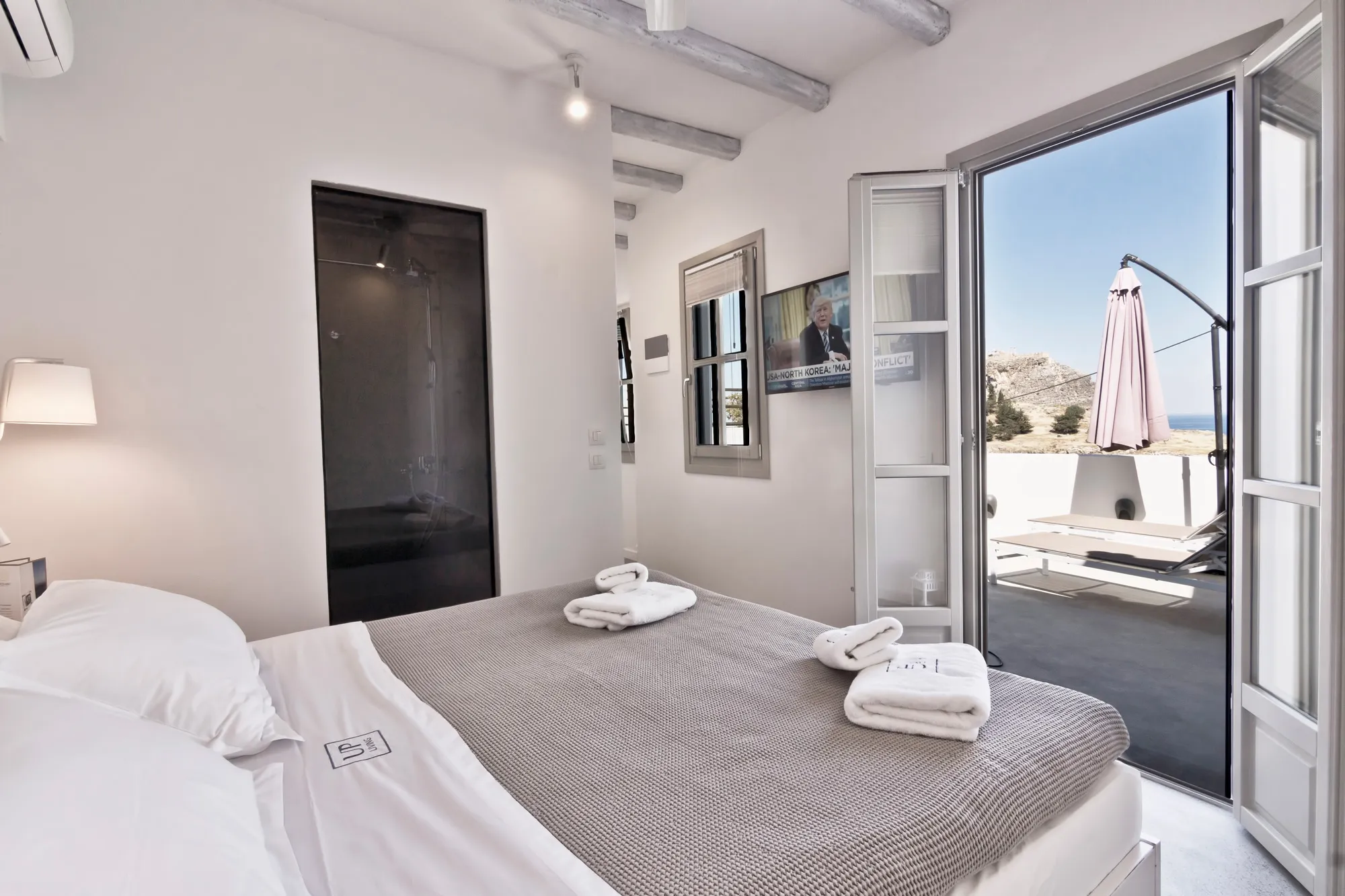 8447 modern suite with city views