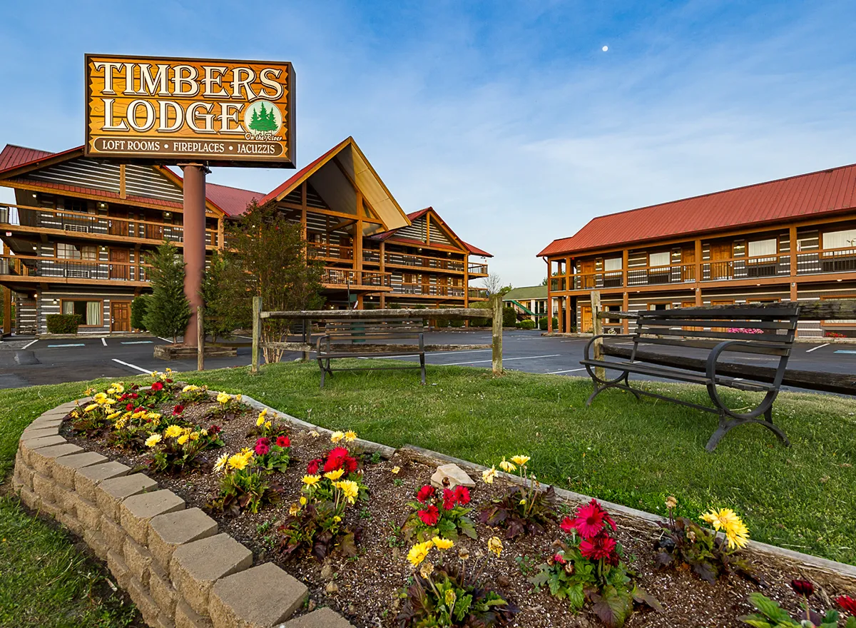 8459 timbers lodge honeymoon suite bed