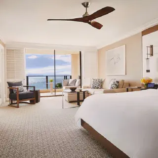/img/8460-booking-honeymoon-suite.webp