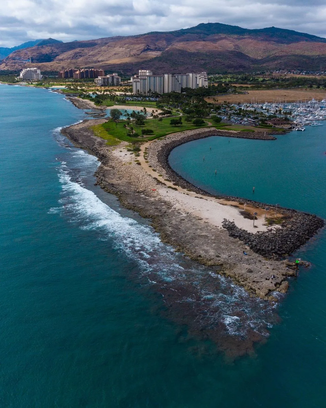 /img/8461-hawaii-honeymoon-couple.webp