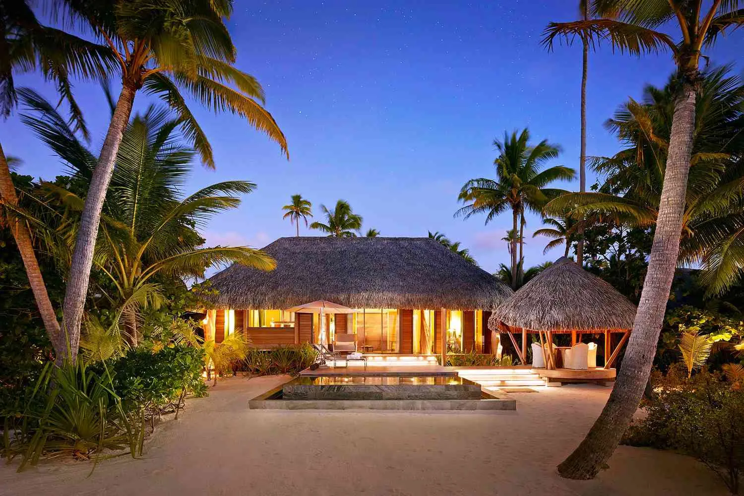 8463 resort1 dining