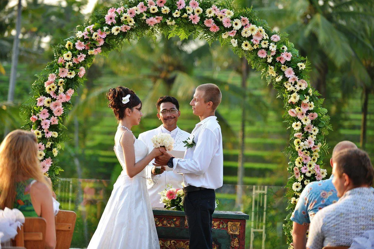 8464 bali honeymoon couple