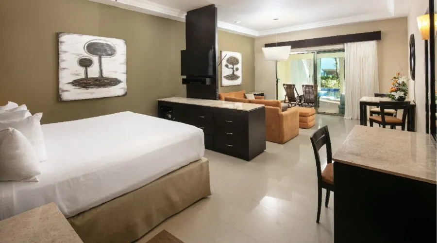 /img/8476-honeymoon-suite-eldorado-maroma-view.webp