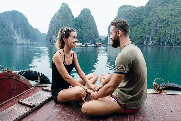 8480 honeymoon couple