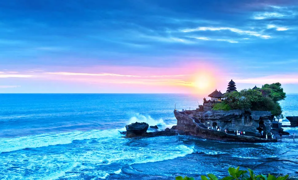 /img/8480-luxury-hotel.webp